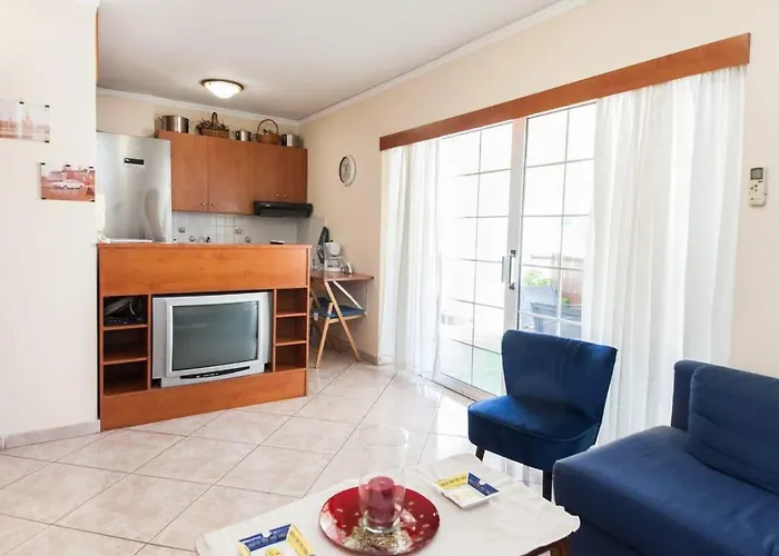 Cute One Bedroom Apartment In Pireas