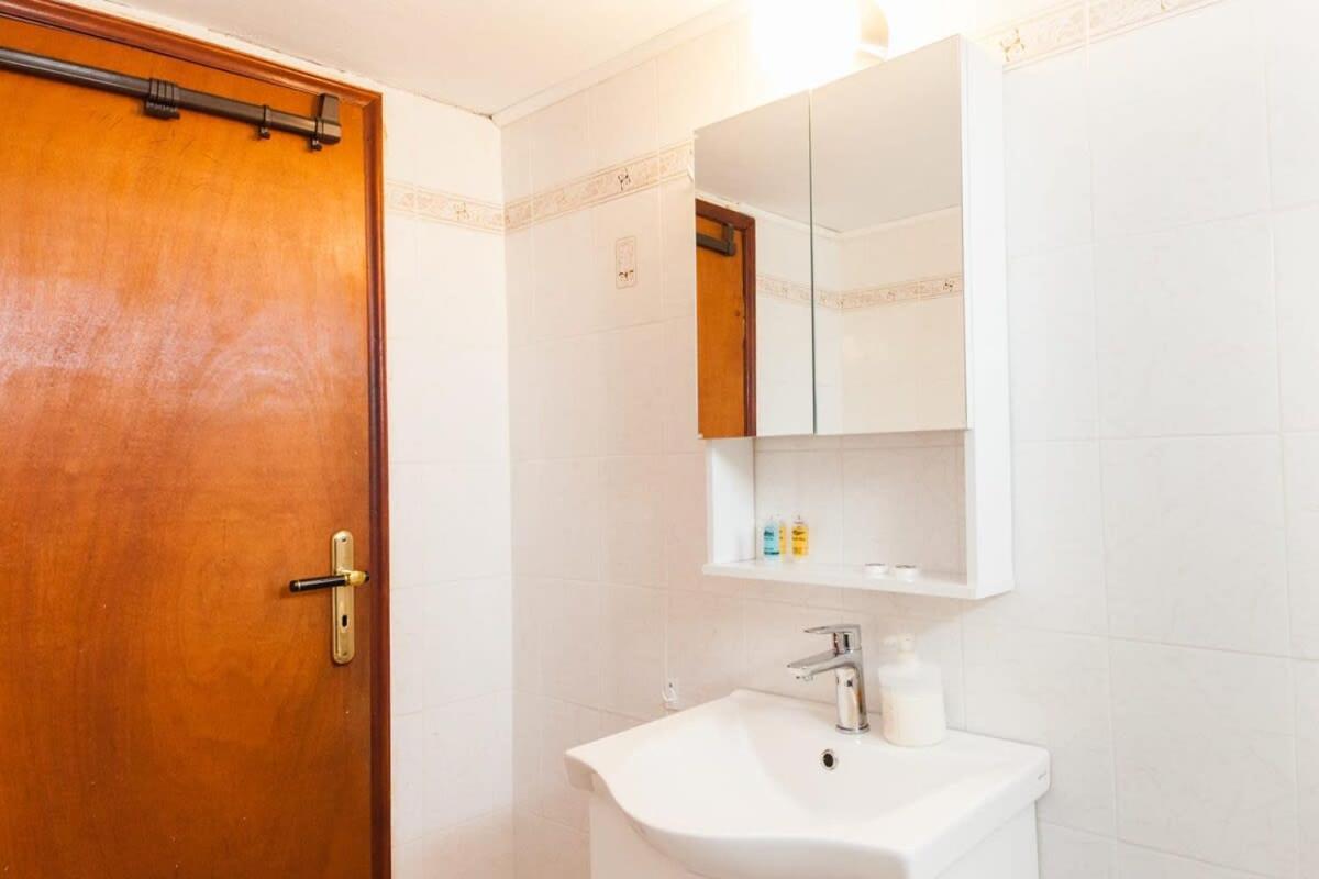 Cute One Bedroom In Pireas *