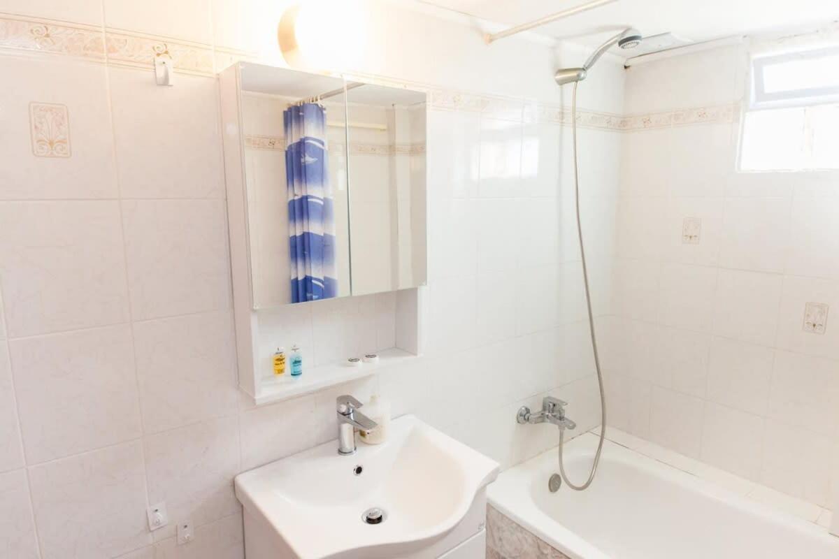 Cute One Bedroom In Pireas Apartment