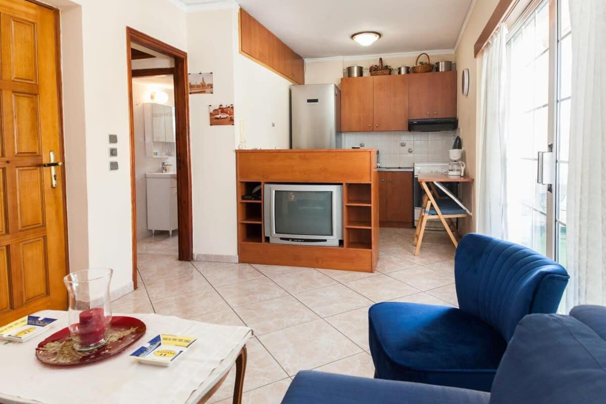 Cute One Bedroom In Pireas