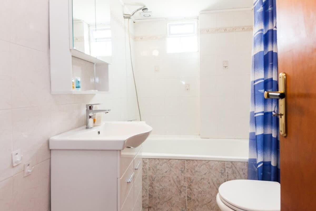 Cute One Bedroom In Pireas Apartment
